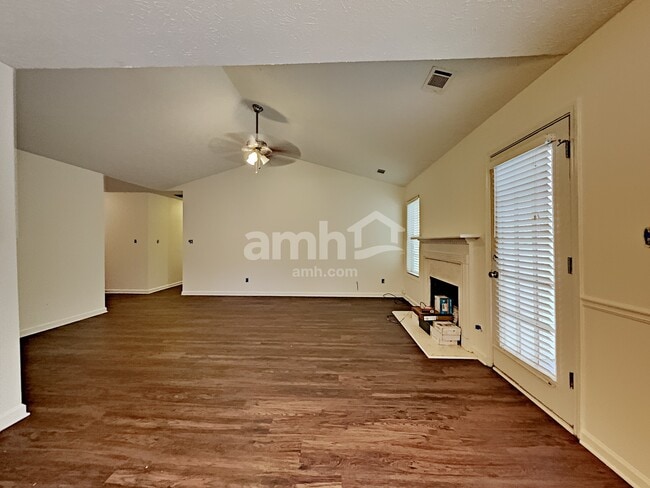 Foto del edificio - 6465 Chestnut Bend Dr