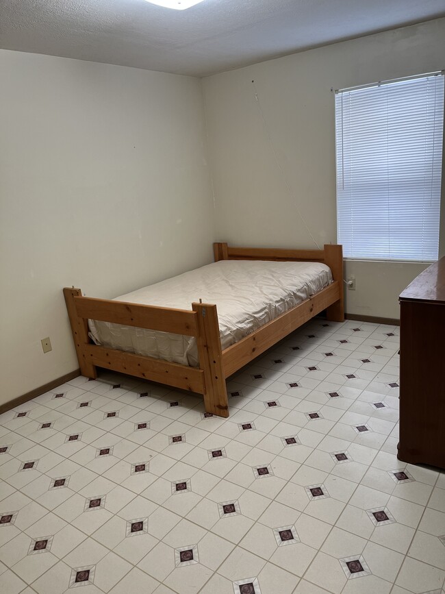 upstairs bedroom 1 - 406 W 3rd St