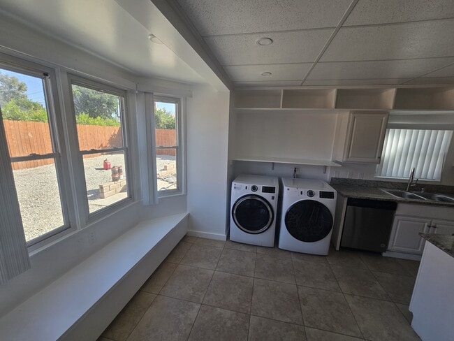 Building Photo - 7724 Zelzah Ave
