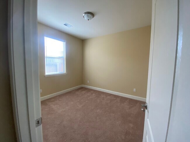 Building Photo - 1122 Elk Ridge Dr
