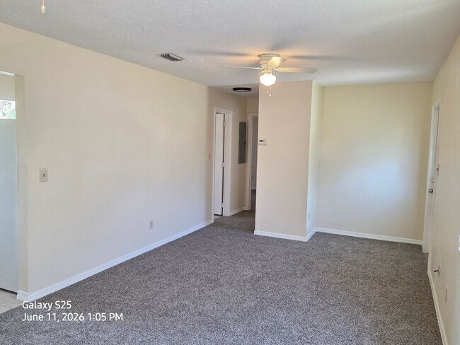 Foto del edificio - Cute Single Family Home~Carport~Fenced Yard