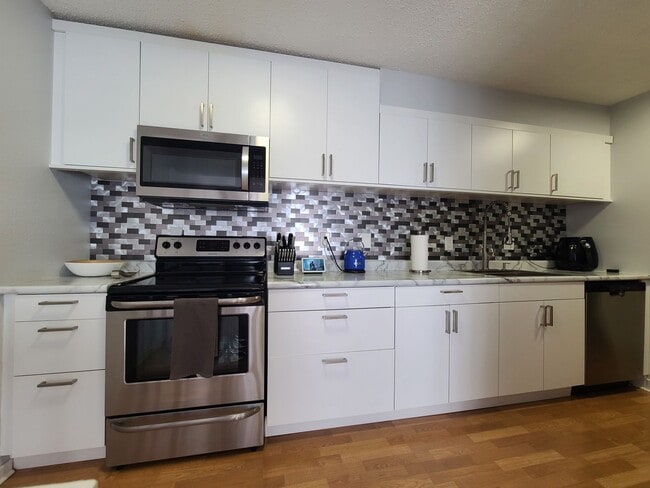 Building Photo - Furnished 2-Bedroom Condo in St. Joseph