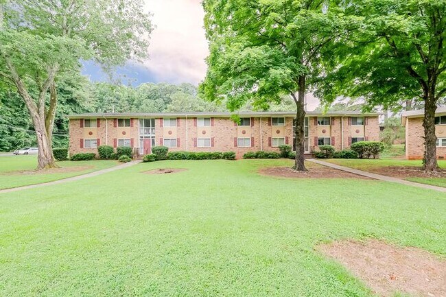 Building Photo - 1635 Line Cir