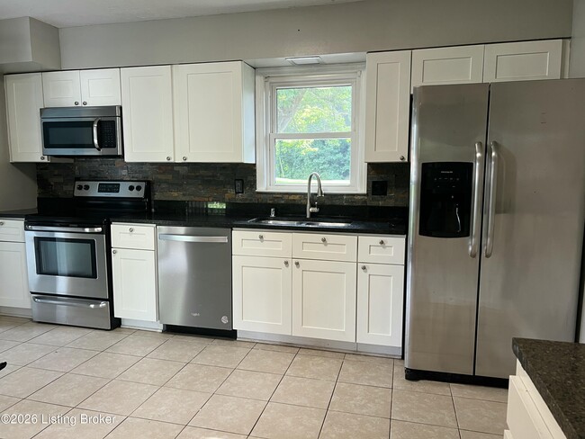 Building Photo - 616 Clairview Dr