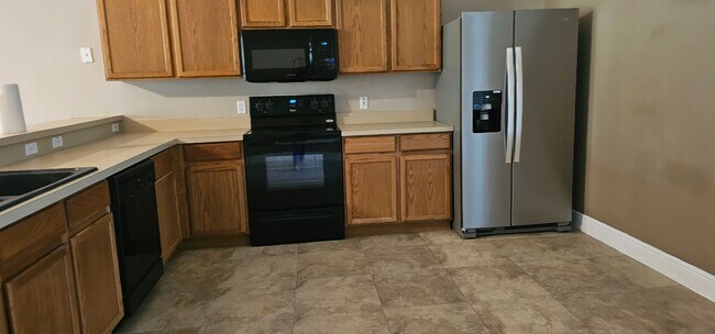 Foto del edificio - Beautiful  4bed  2Bath  House