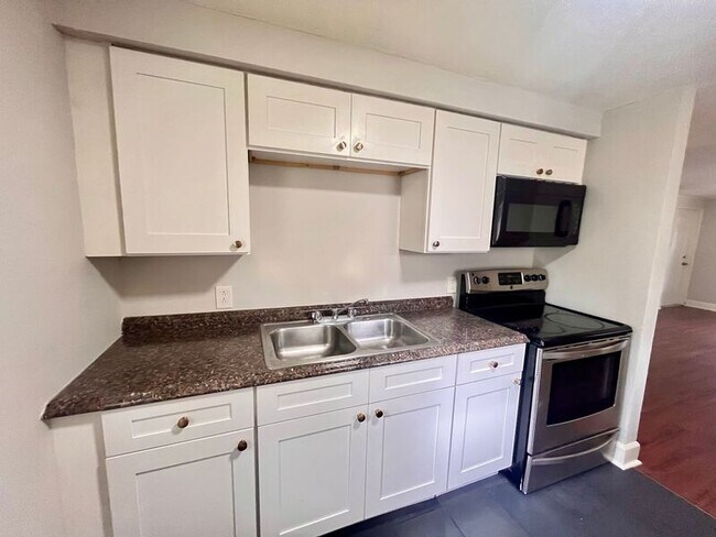Building Photo - 5309 Oakwood Ct
