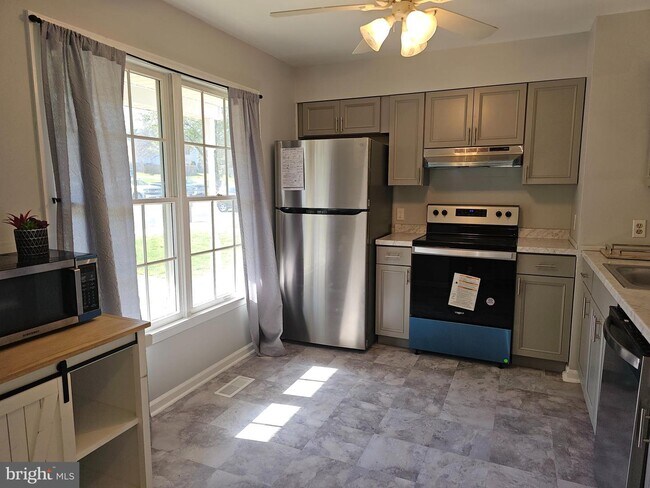 Foto del edificio - 38 Cypress Dr