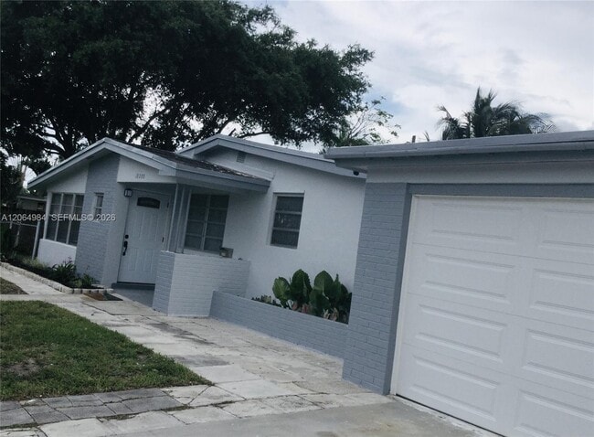 Building Photo - 18280 S Glades Dr