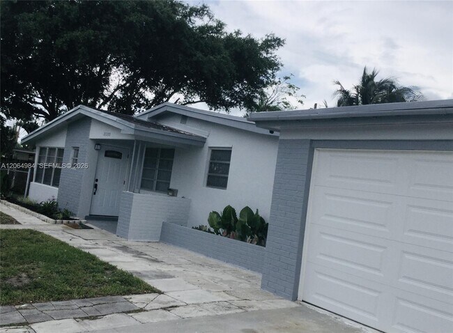 Foto del edificio - 18280 S Glades Dr