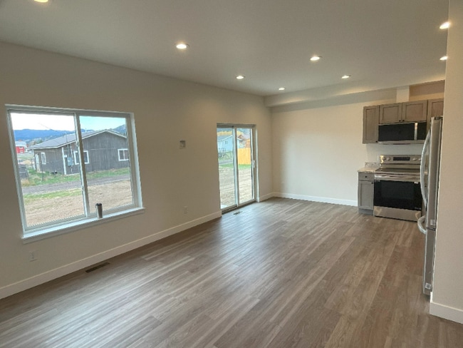 Building Photo - 502 E 2nd Ave