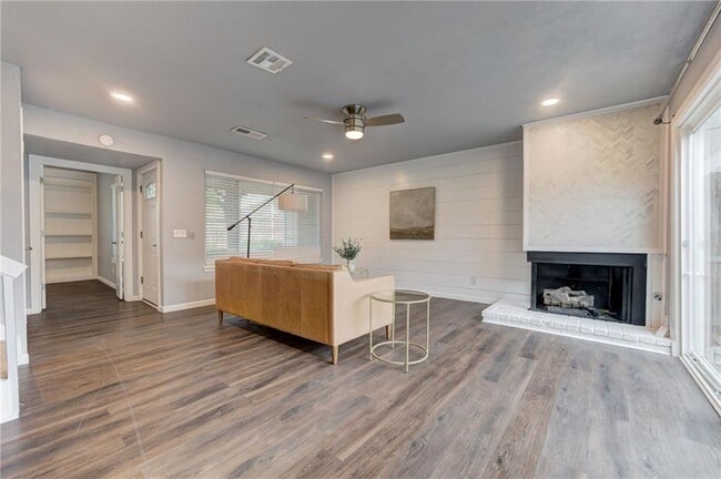 Foto del edificio - 2833 Indian Creek Blvd