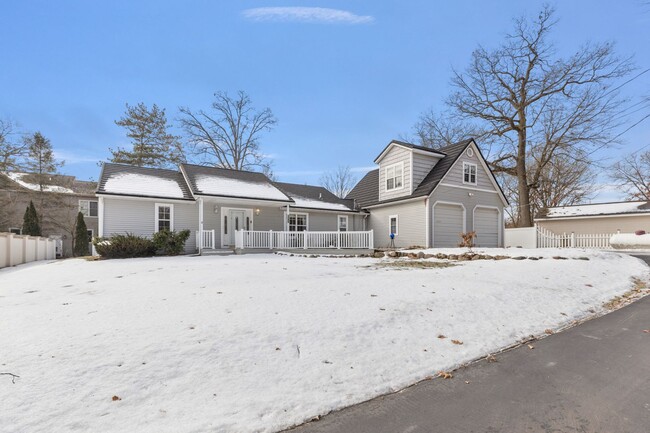 Building Photo - Stunning Rental Home with Open Floor Plan ...