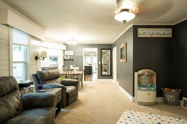 Sala de estar - 613 E 3rd Ave