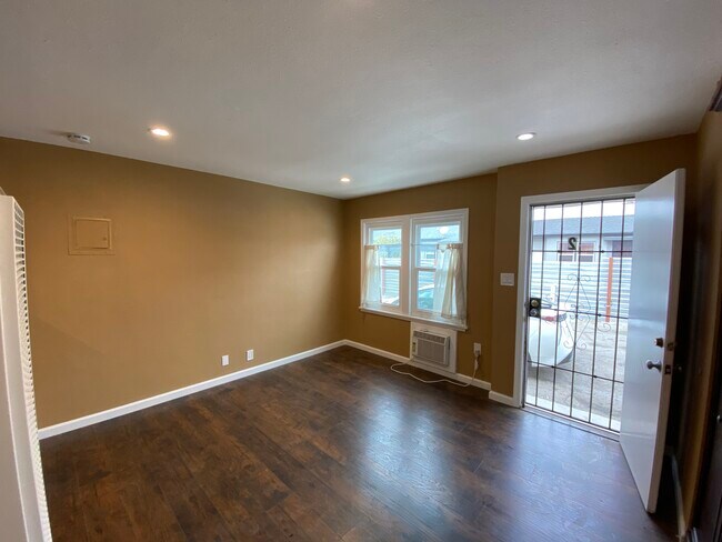Building Photo - 10455 Ilex Ave
