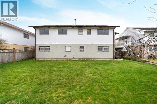 Building Photo - 8411 Rideau Dr