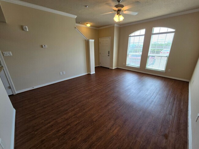 Building Photo - SHORT TERM thru JULY - 4 bedroom - 4.5 bat...