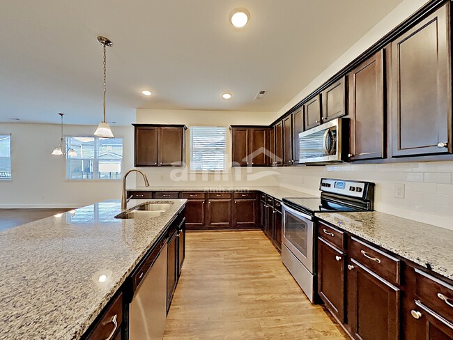 Foto del edificio - 5258 Lake Maxwell Dr