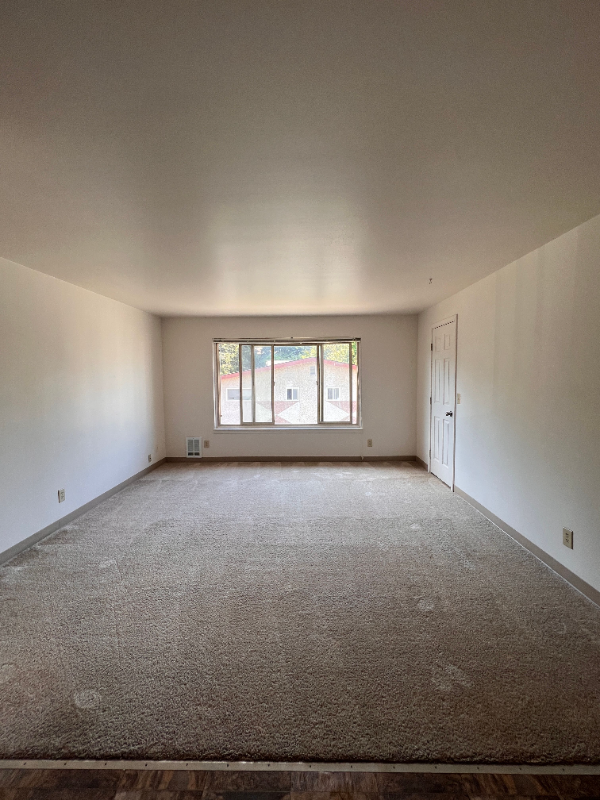 Building Photo - 3043 NE 140th St