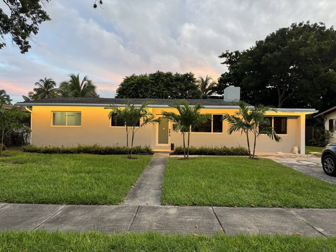 Primary Photo - 8560 SW 126th Terrace