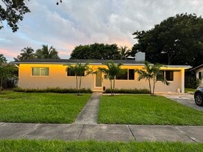 Building Photo - 8560 SW 126th Terrace