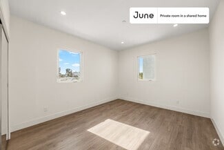 Building Photo - Private bedroom in 4 bed/4 bath Home