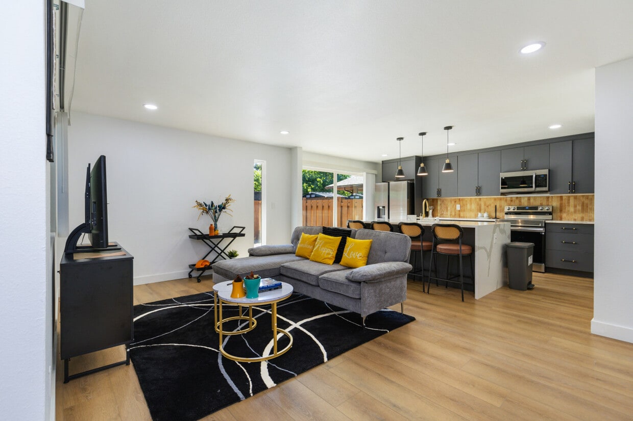 Foto principal - 905 142nd Ave SE