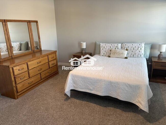 Foto del edificio - Available now - spacious 3 bedroom townhome in Rosemount!