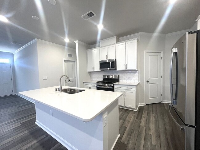 Foto del edificio - New End Unit Townhome in Raleigh!