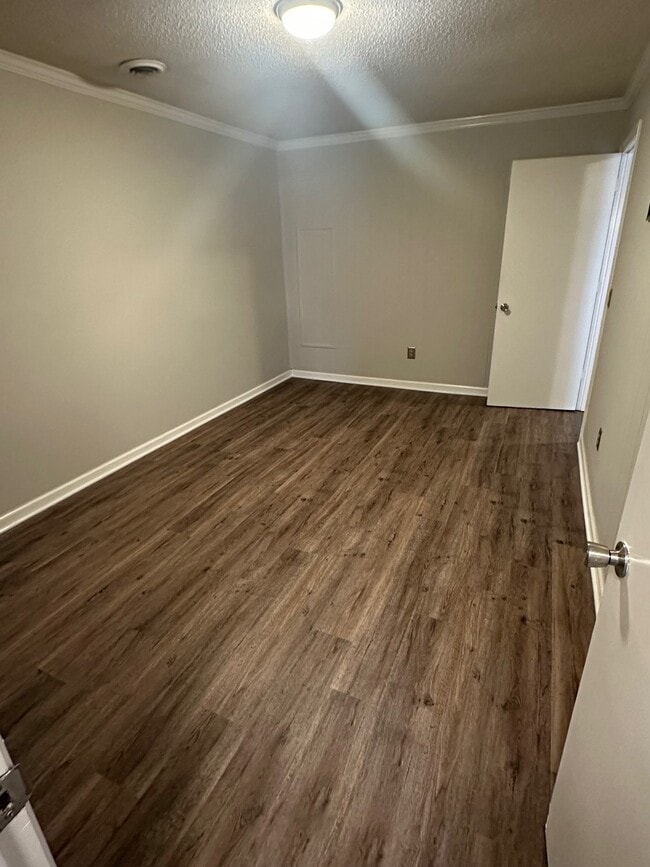 Building Photo - 1109 E McIver Rd