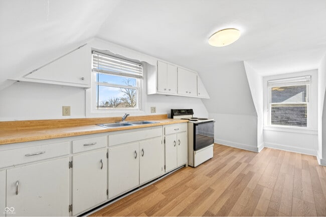 Building Photo - 930 7th St