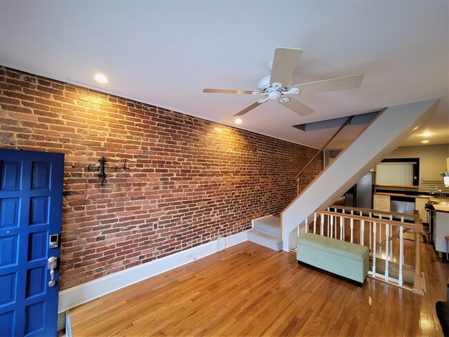Building Photo - 315 S Clinton St