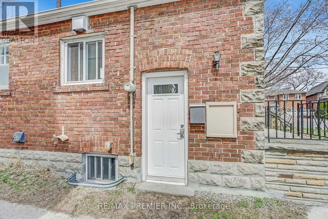 Building Photo - 20 Airley Crescent