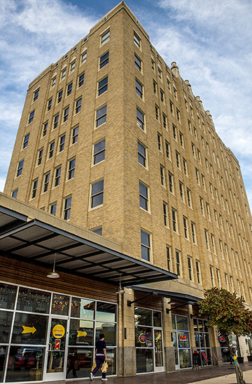 Jefferson Tower Exterior - 351 W Jefferson Blvd