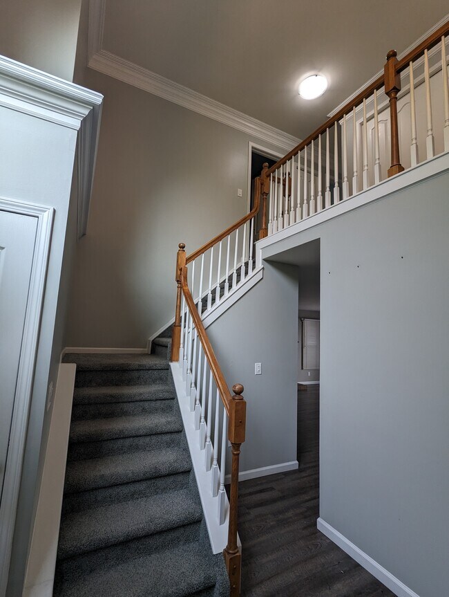 Building Photo - 24250 Springbrook Dr