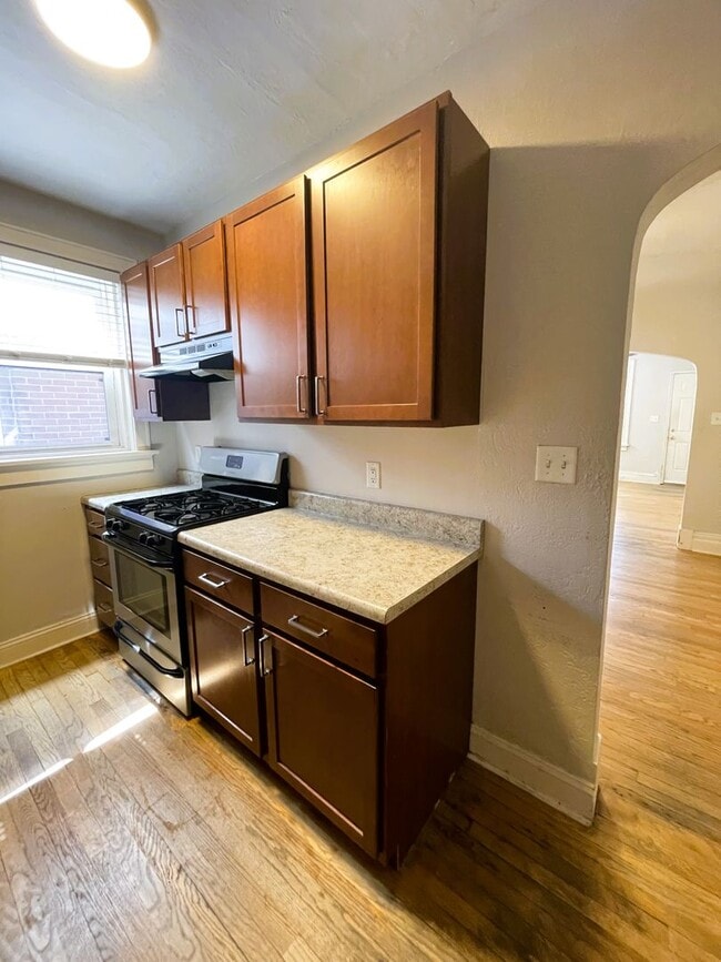 Building Photo - 4919-4921-4921 Lindenwood Ave