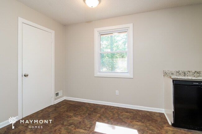 Foto del edificio - 1633 Overhill Rd