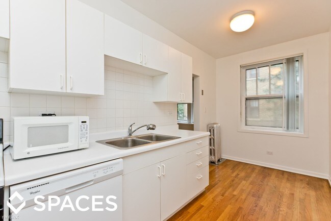 Building Photo - 1341 W Addison St