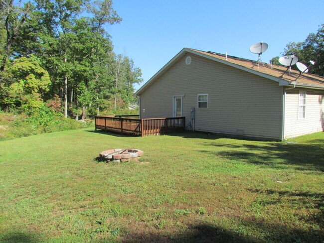 Building Photo - Available May 1st!  WASHER AND DRYER INCLUDED