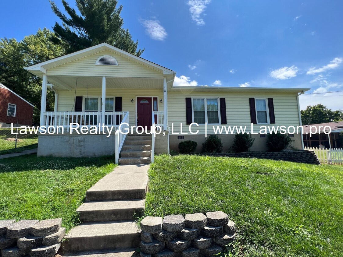 Primary Photo - Charming Home - Convenient Location