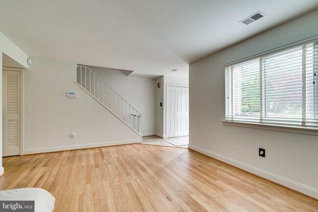 Building Photo - 11016 Saffold Way