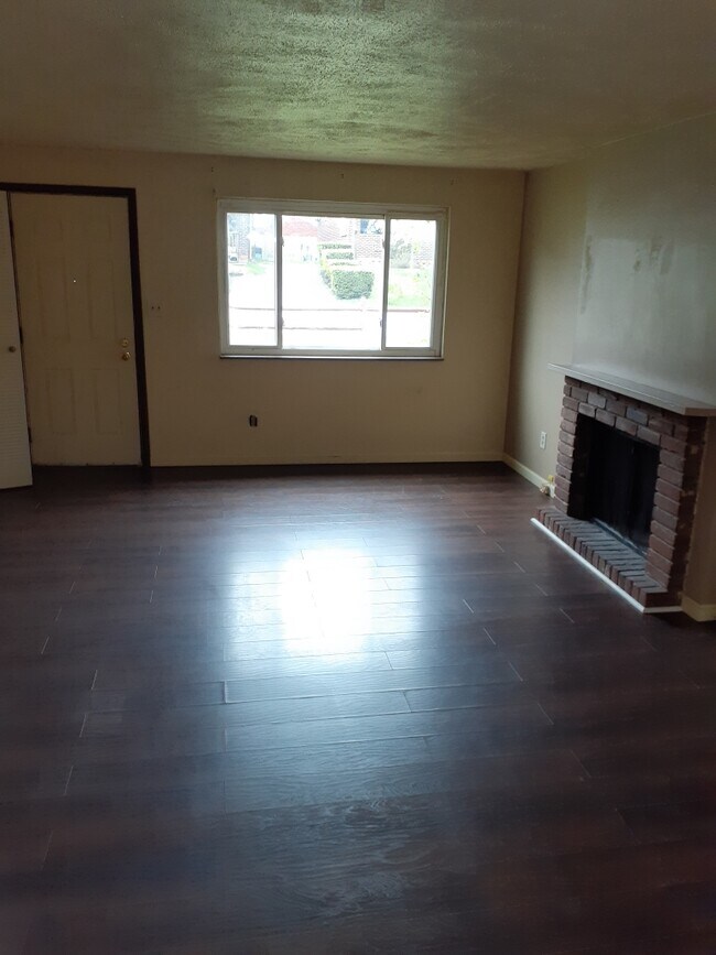 Building Photo - 2775 Churchview Ave