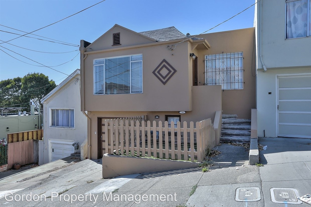 Primary Photo - 206 Dublin St
