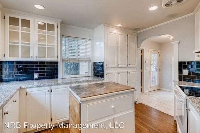Building Photo - 4 br, 3 bath House - 4018 S. D St.
