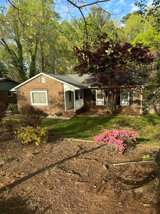 Building Photo - 3BR 2BA Home with Inground Pool