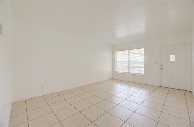 Foto del edificio - 1033 NW 30th Ct