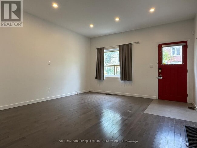 Building Photo - 7 Casimir St