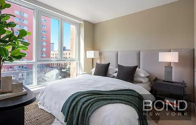 Foto del edificio - 251 E 2nd St