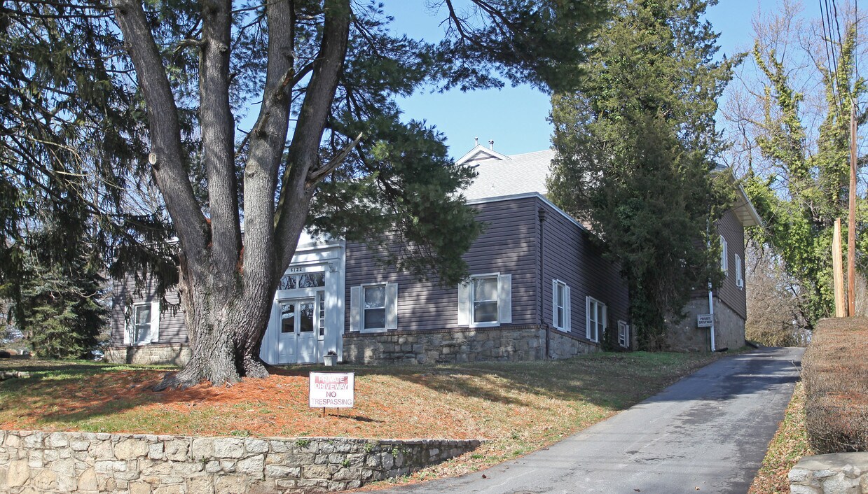 Foto principal - 6122 Old Washington Rd