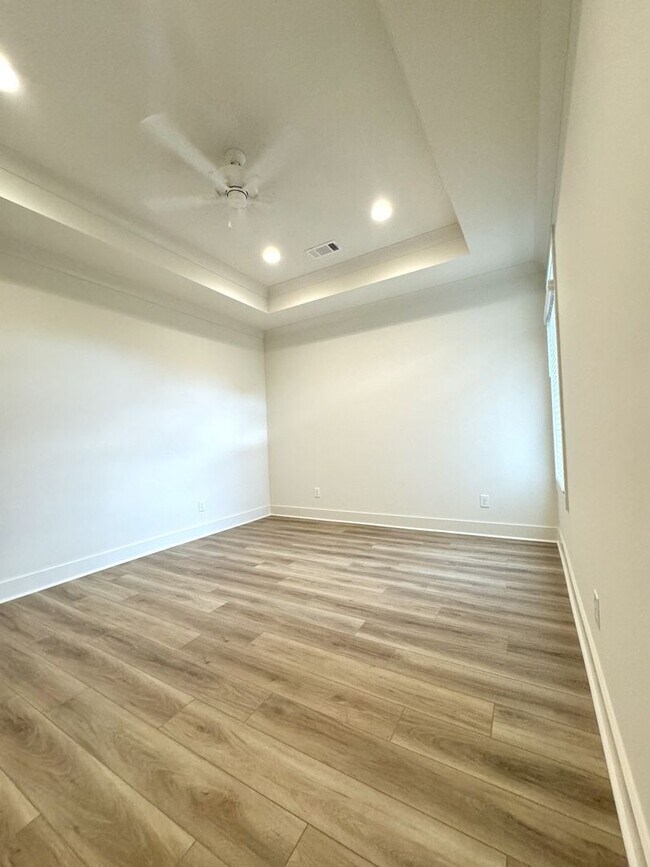 Foto del edificio - Modern 3 Bed, 3.5 Bath Townhome – Prime Lo...