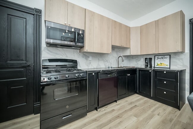 Building Photo - 3923 S Grand Blvd